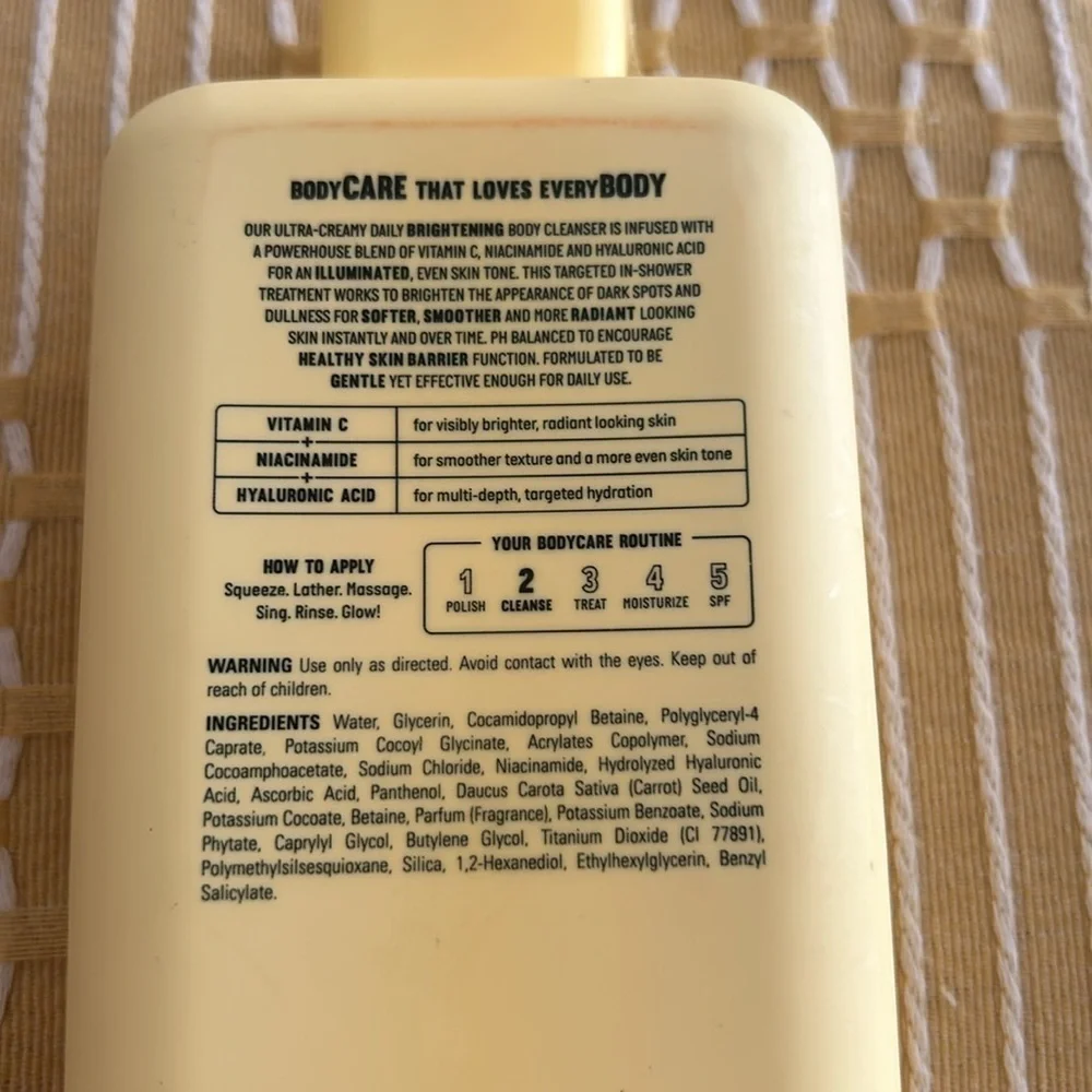 Isle of Paradise Brilliantly Bright Body Cleansing Wash with Vitamin C / SEALED